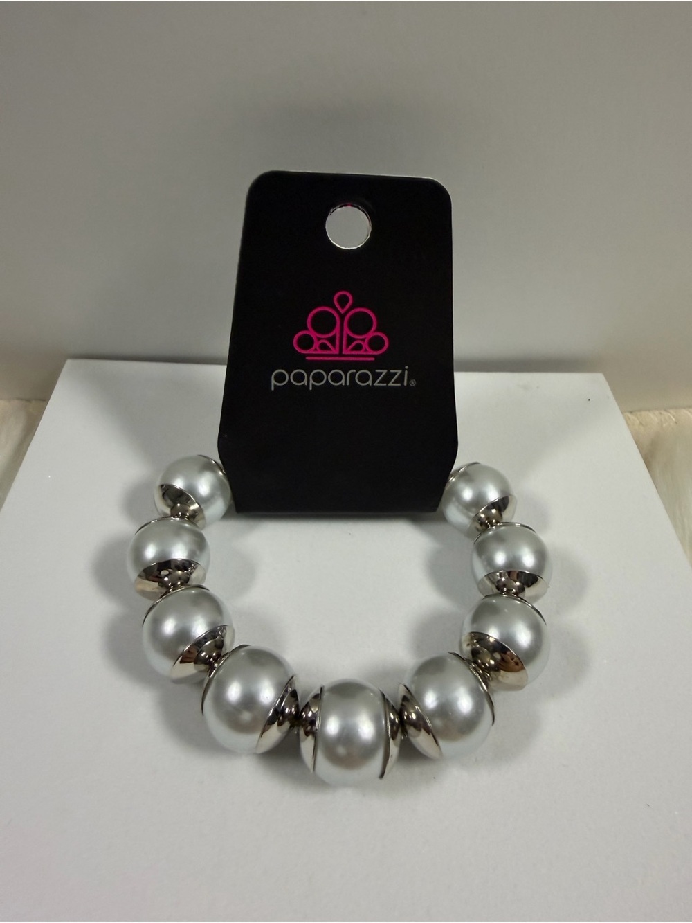 🩷5/$10🩷 Paparazzi Silver Pearl Stretch Bracelet with Shiny Beads